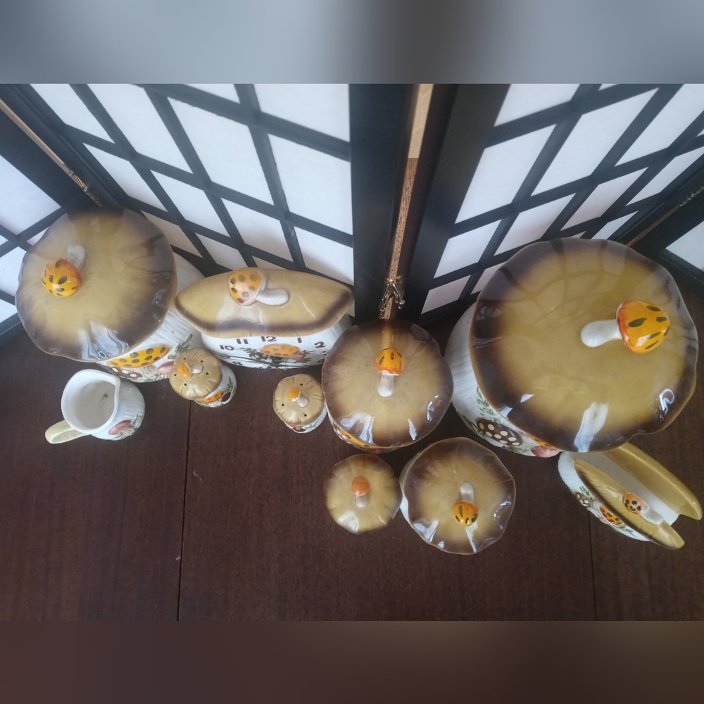 Vintage Sears Roebuck Merry Mushroom Canister Set W/ Napkin, Shakers and More! - Picture 2 of 8
